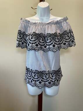 Q&A Off‑The‑Shoulder Top Light Blue Pinstripe Embroidered Cotton Blend Size M